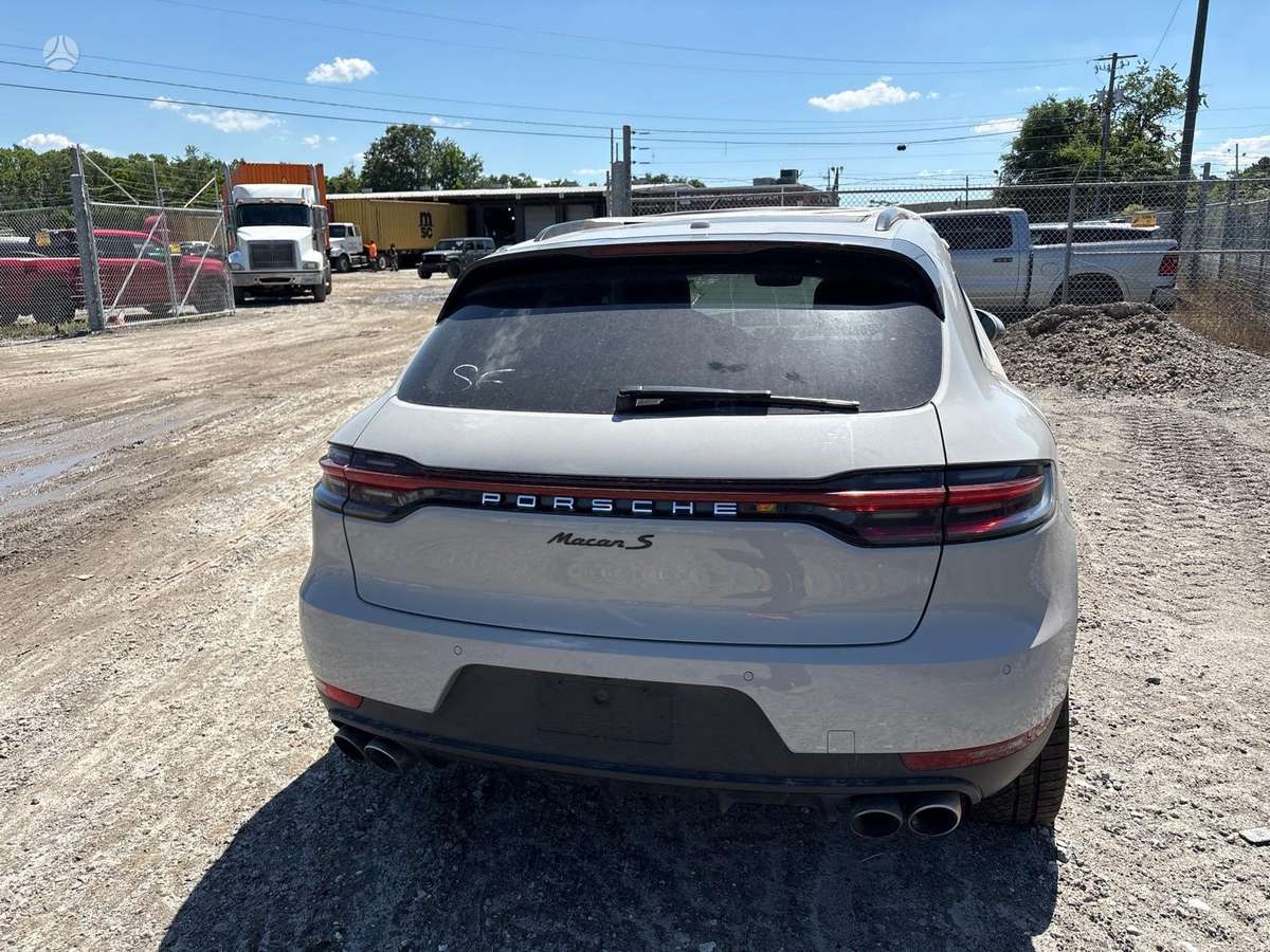 Porsche Macan - 1