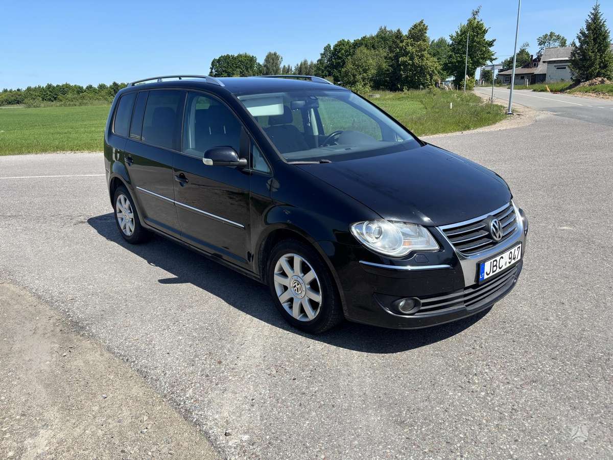 Volkswagen Touran - 1