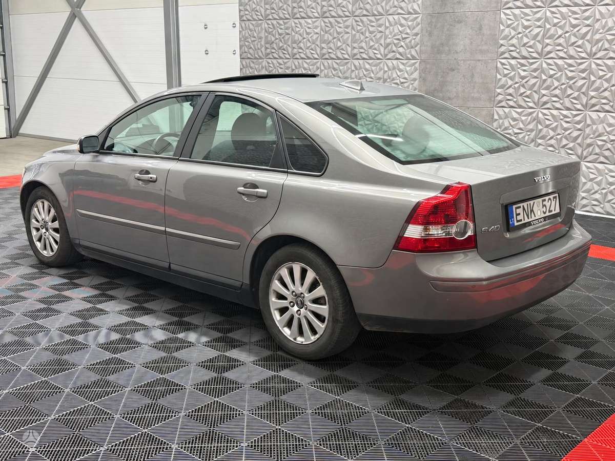 Volvo S40, 2.4 l., Седан