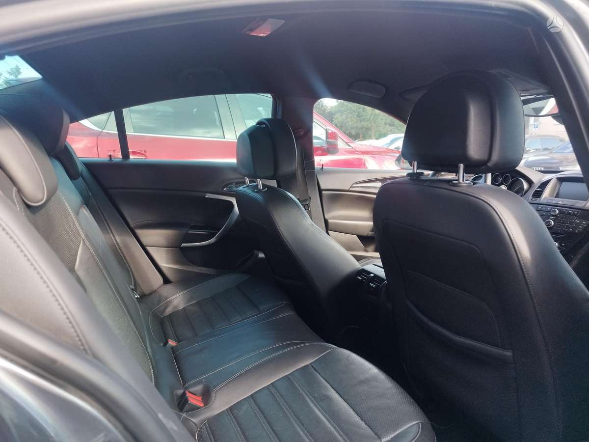 Opel Insignia, 2.0 l., Седан