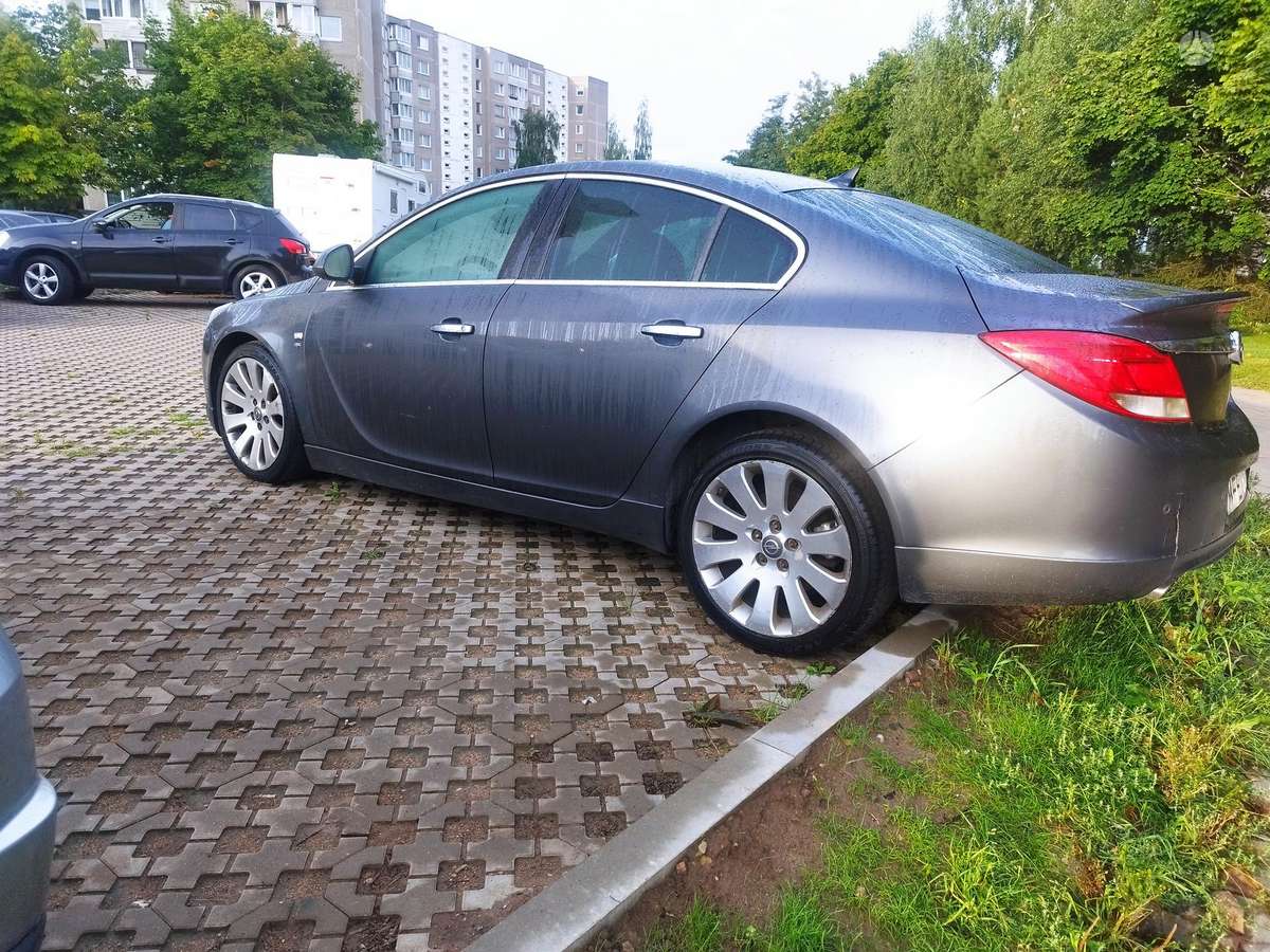 Opel Insignia, 2.0 l., Седан