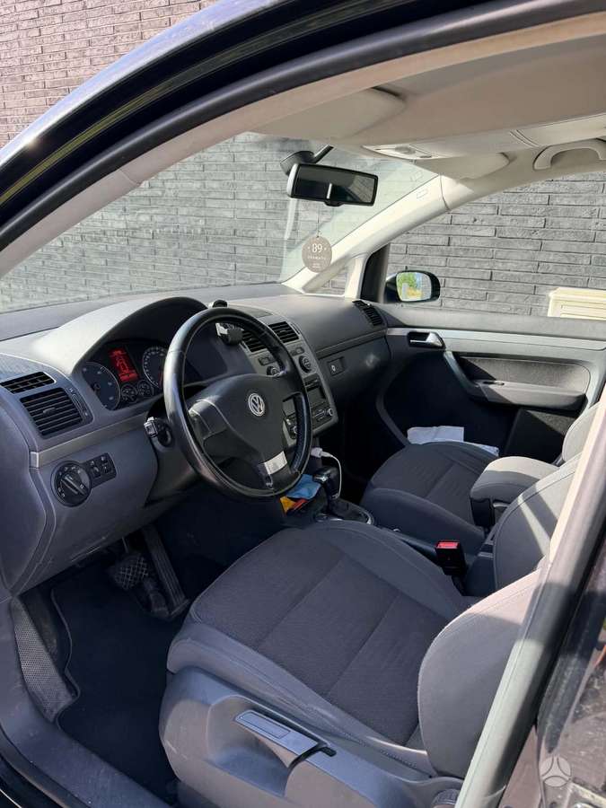 Volkswagen Touran - 6