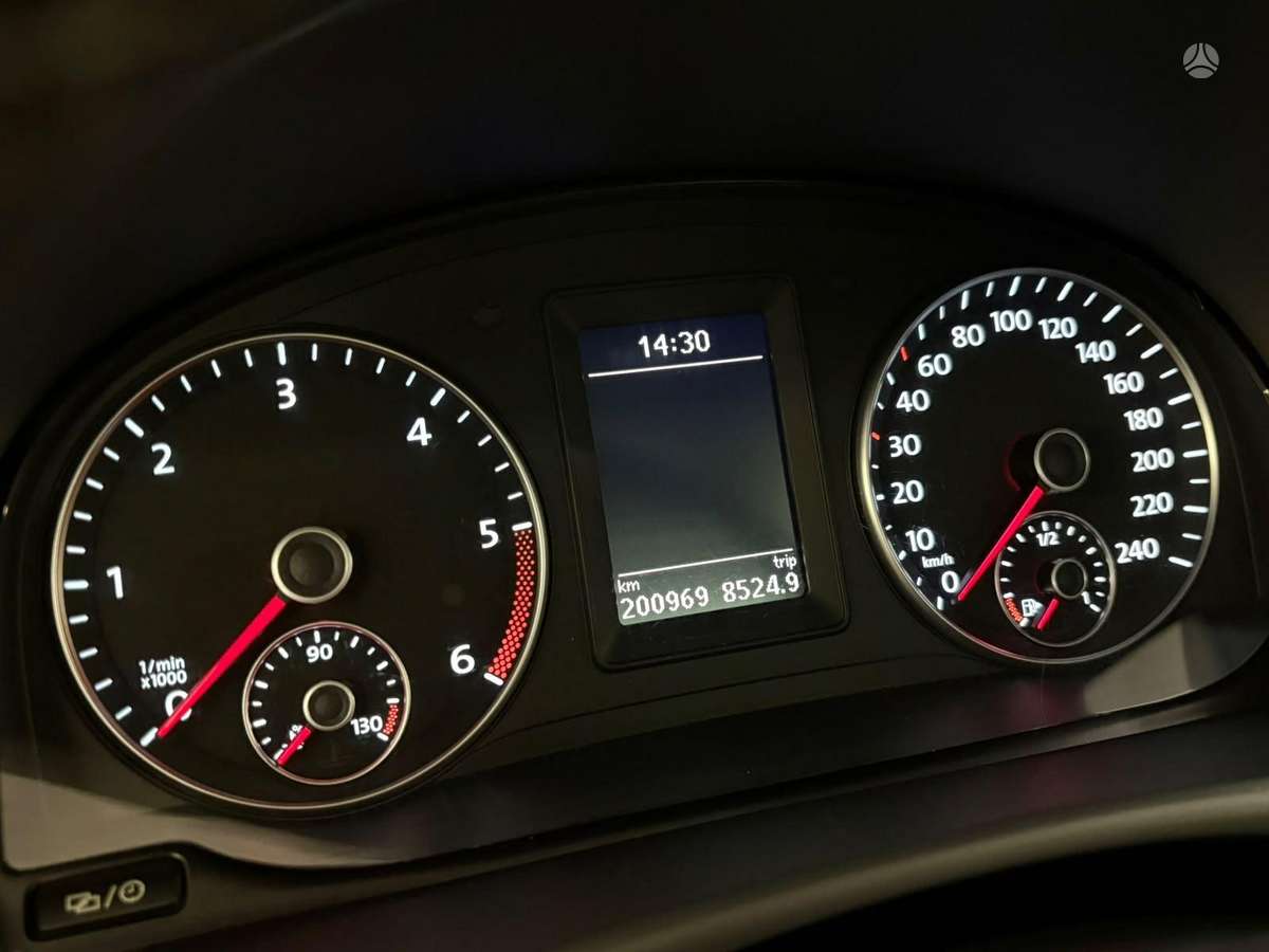 Volkswagen Touran - 8