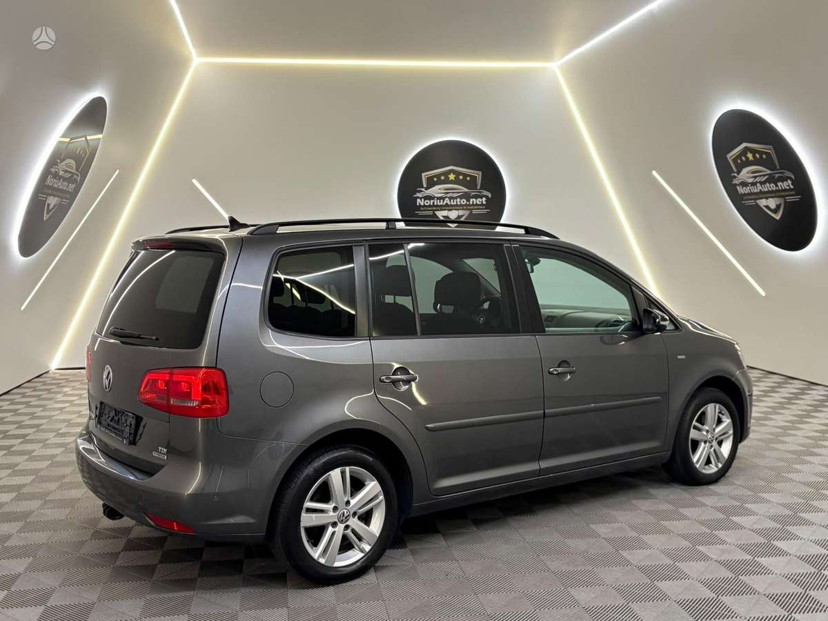 Volkswagen Touran - 10