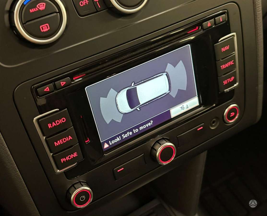Volkswagen Touran - 11