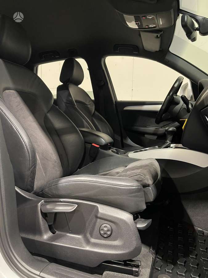 Audi Q5, 2.0 l., off-road / crossover