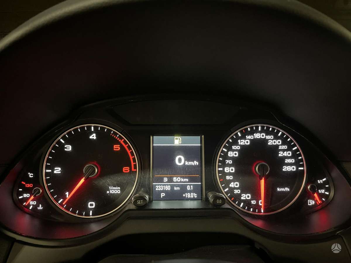 Audi Q5, 2.0 l., off-road / crossover