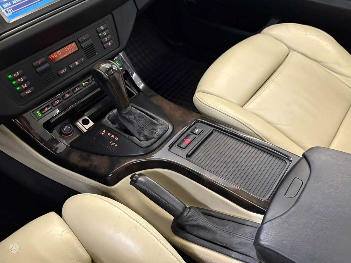 BMW X5, 3.0 l., off-road / crossover