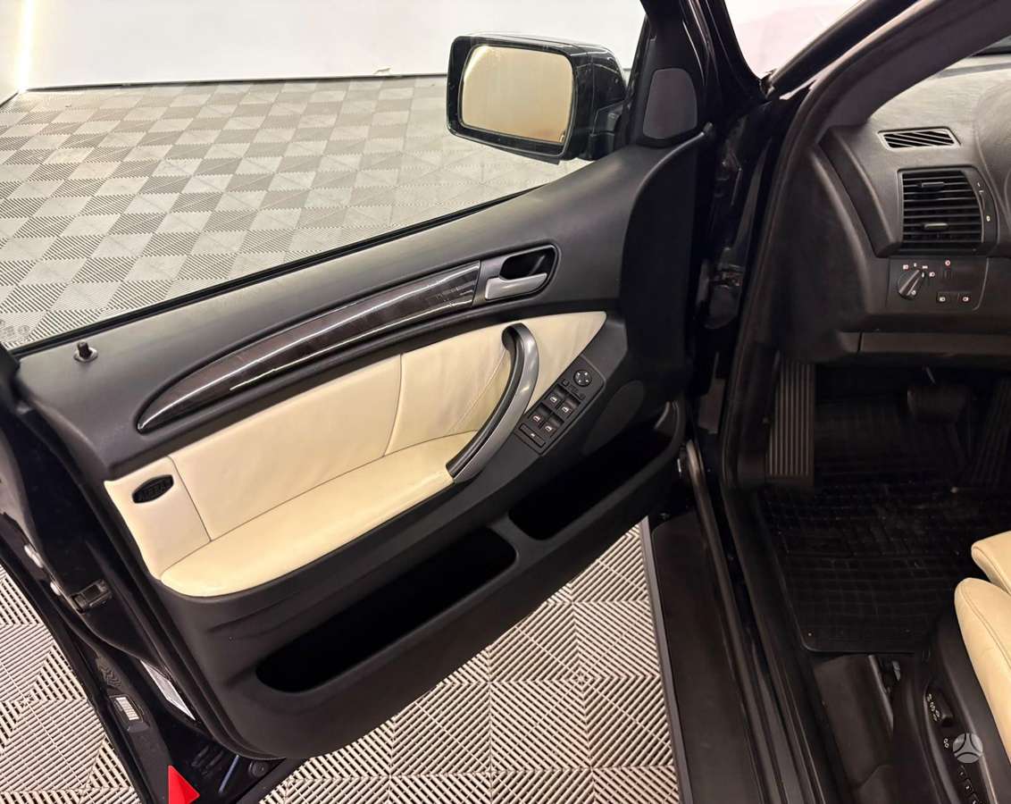 BMW X5, 3.0 l., off-road / crossover