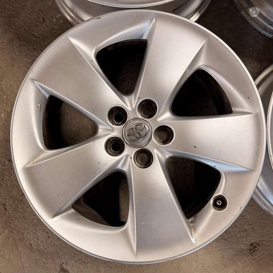 Toyota, lengvojo lydinio, R17