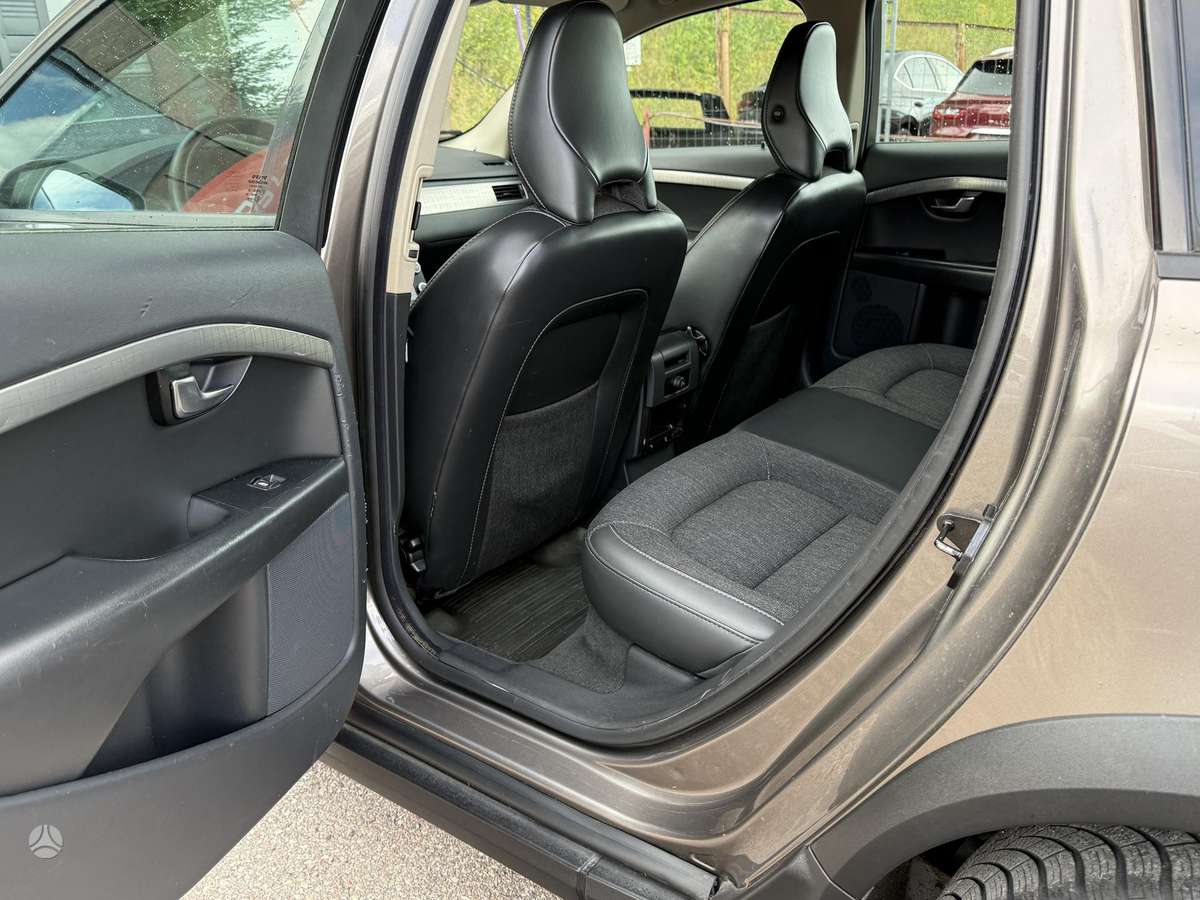 Volvo XC70, 2.4 l., wagon