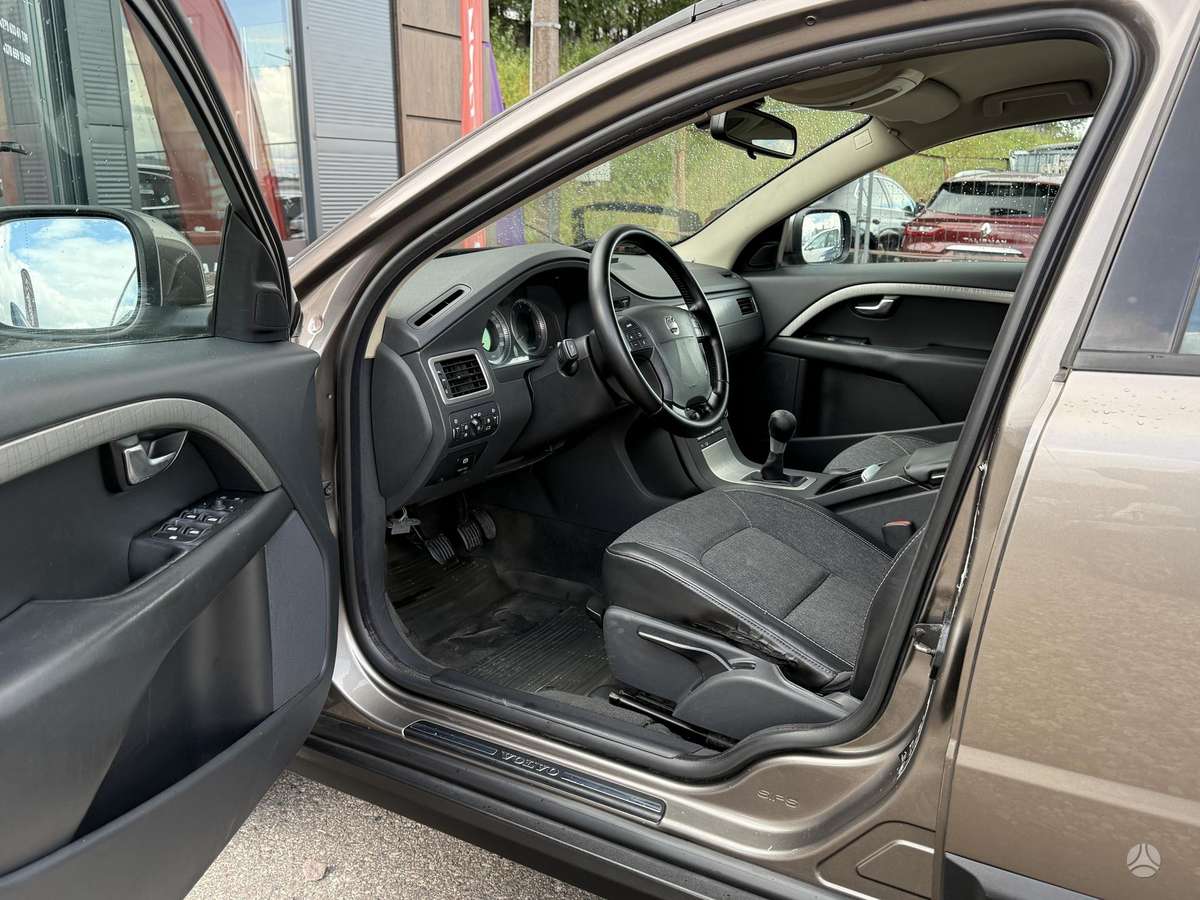 Volvo XC70, 2.4 l., wagon