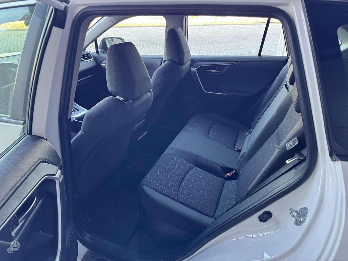 Toyota RAV4 - 8