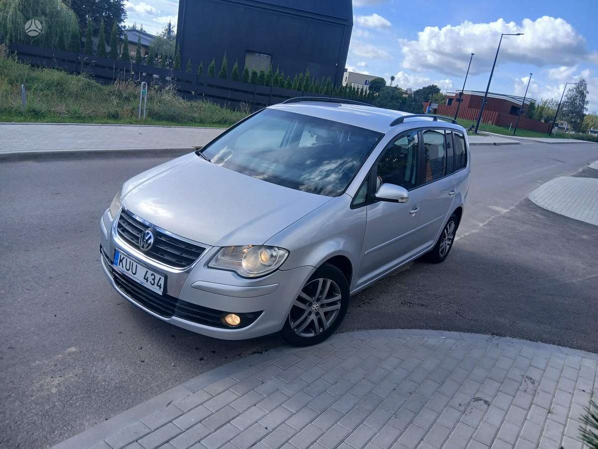 Volkswagen Touran - 1