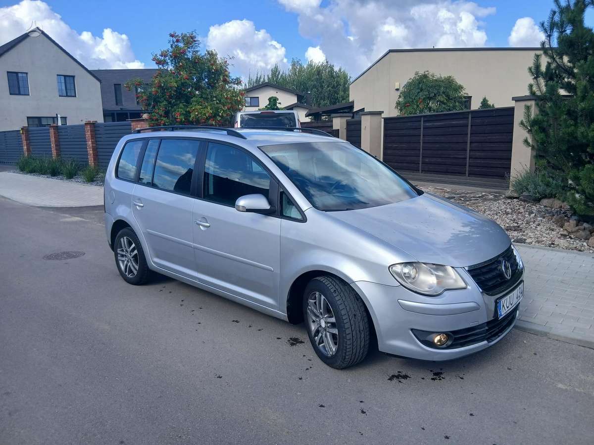 Volkswagen Touran - 2