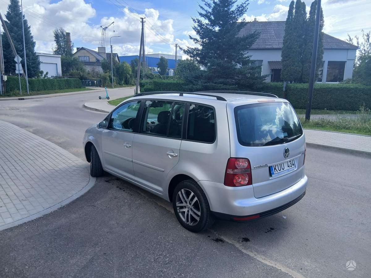 Volkswagen Touran - 3
