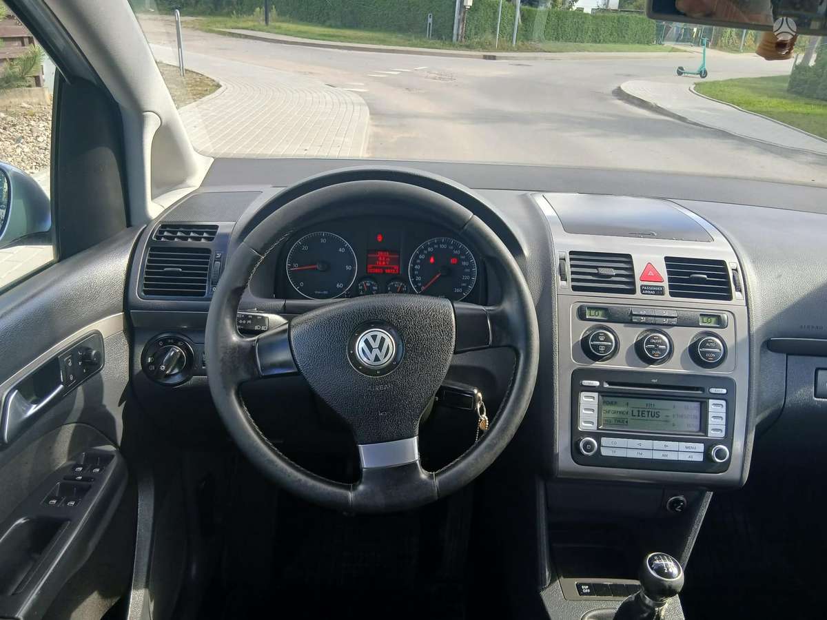 Volkswagen Touran - 5