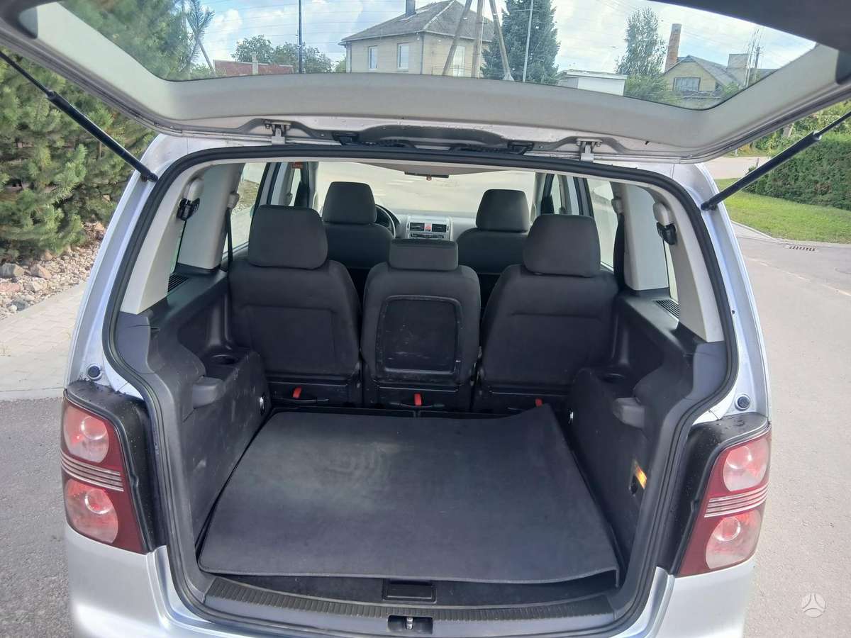 Volkswagen Touran - 8