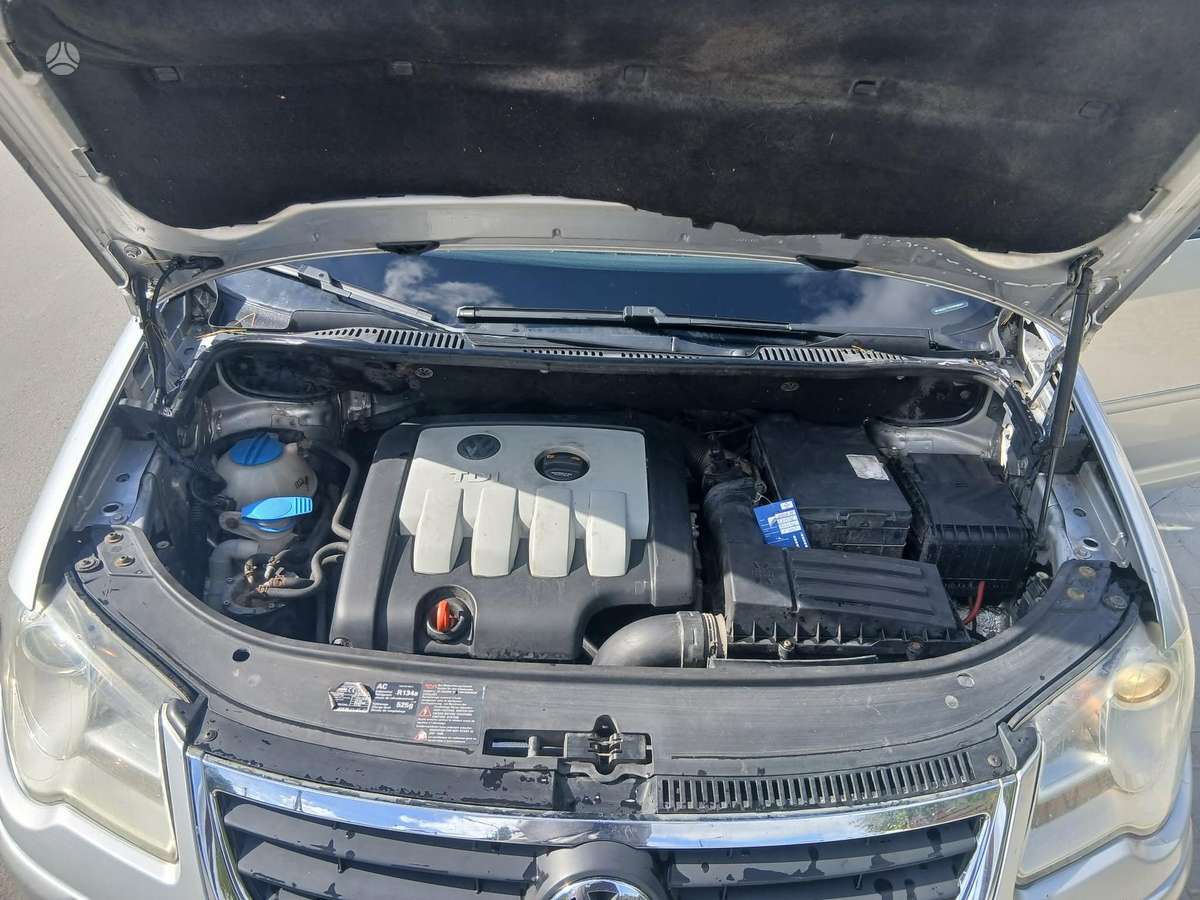 Volkswagen Touran - 9