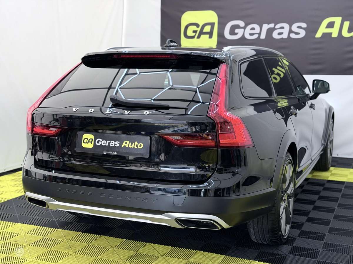 Volvo V90 Cross Country - 4