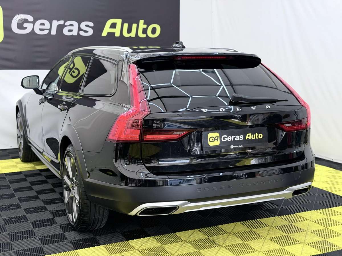 Volvo V90 Cross Country - 6