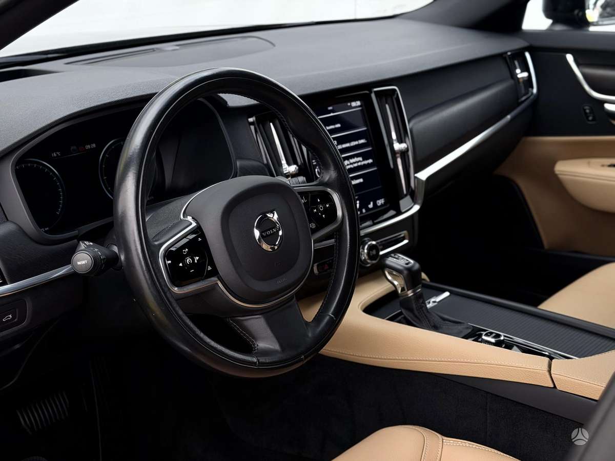 Volvo V90 Cross Country - 9