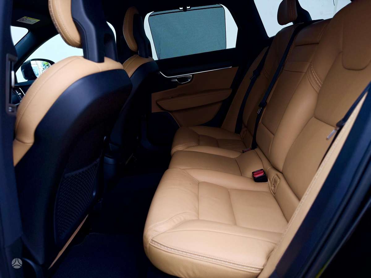 Volvo V90 Cross Country - 11