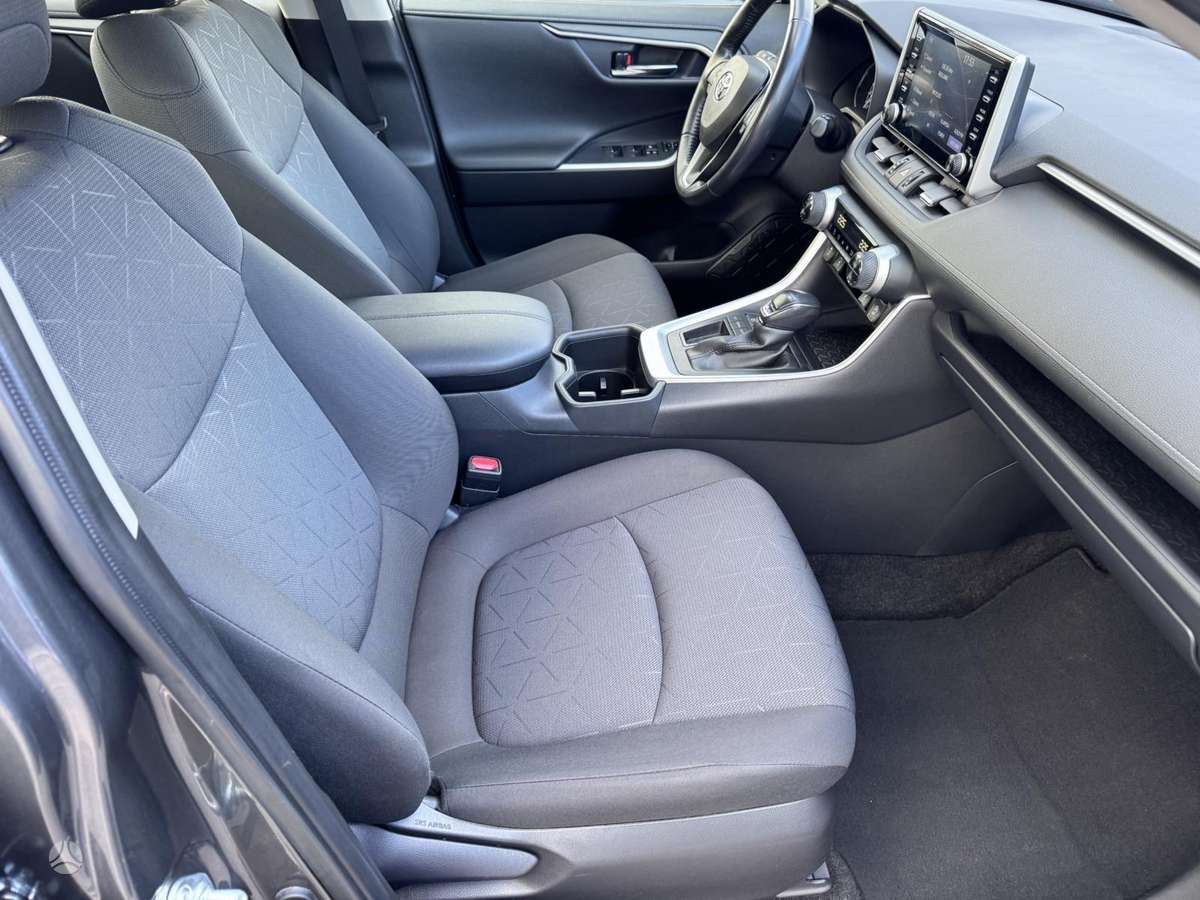 Toyota RAV4 - 6