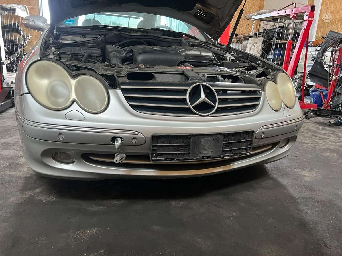 Mercedes-Benz CLK270 dalimis