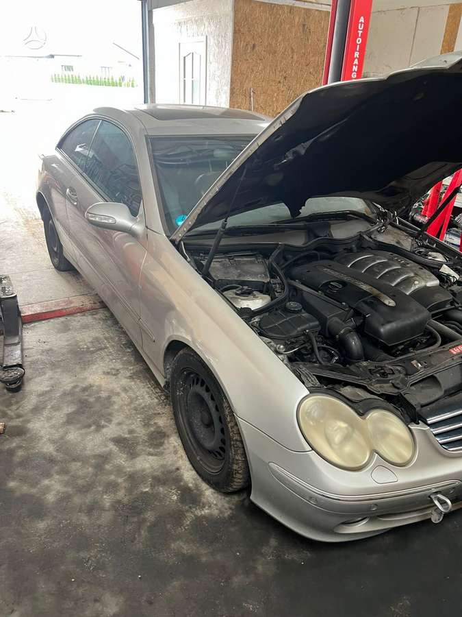 Mercedes-Benz CLK270 dalimis