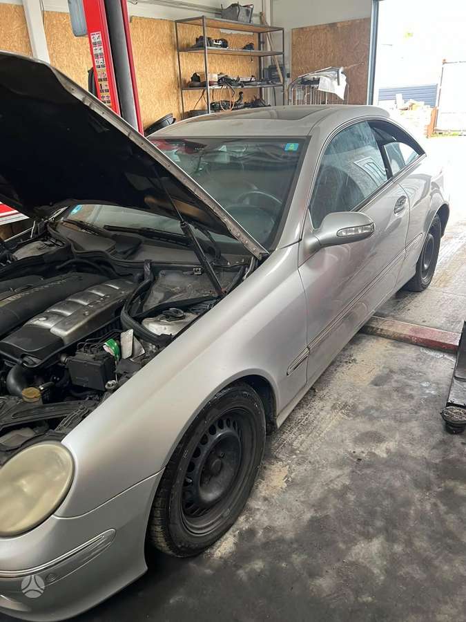 Mercedes-Benz CLK270 dalimis