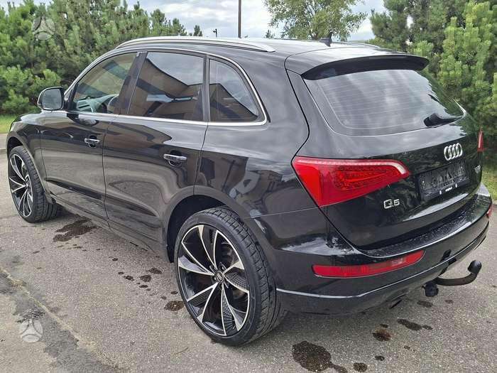 Audi Q5, 2.0 l., off-road / crossover