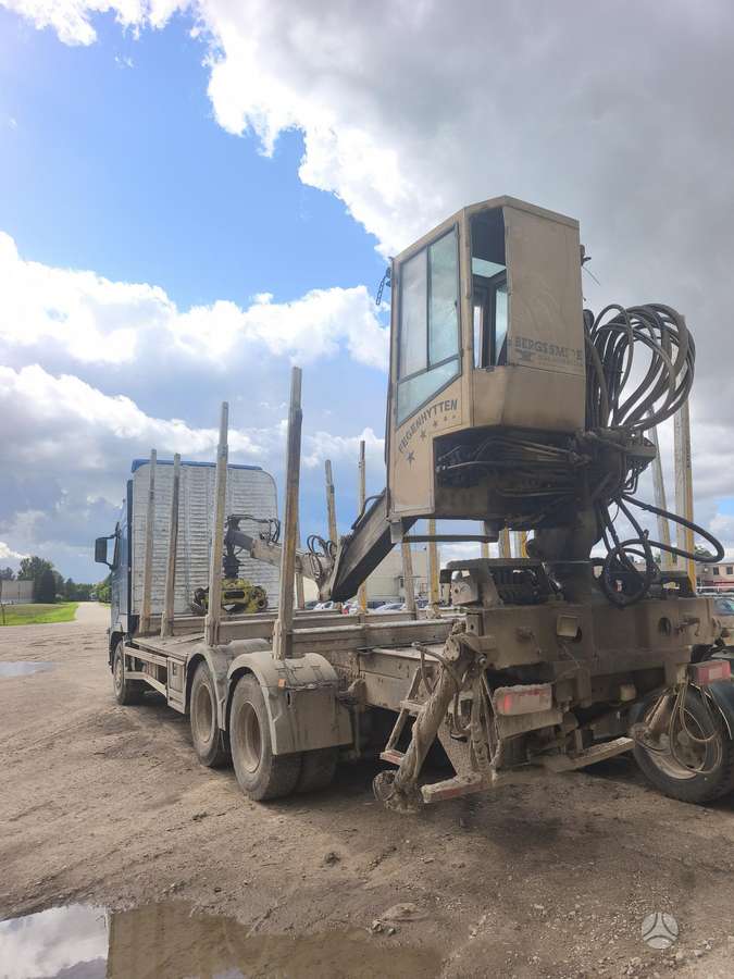 Loglift 105, grapples