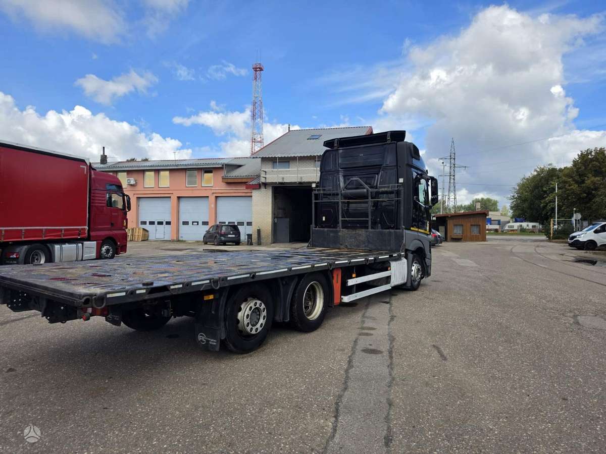 Mercedes-Benz Actros 1843, platformos