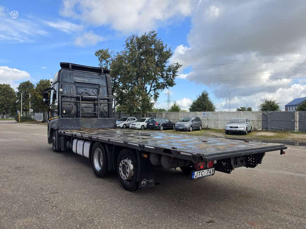 Mercedes-Benz Actros 1843, platformos