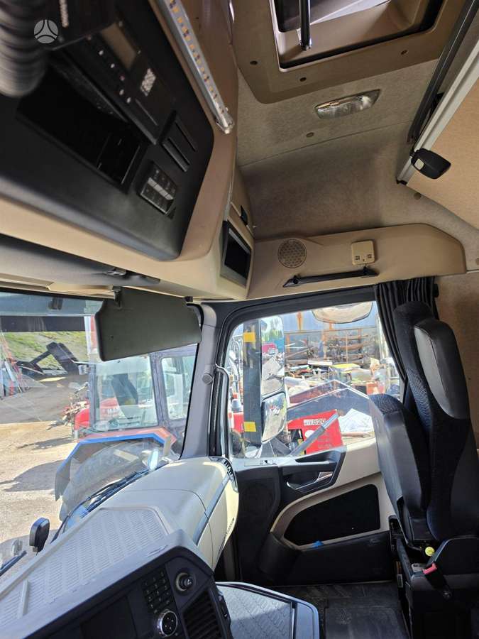 Mercedes-Benz Actros 1843, platformos