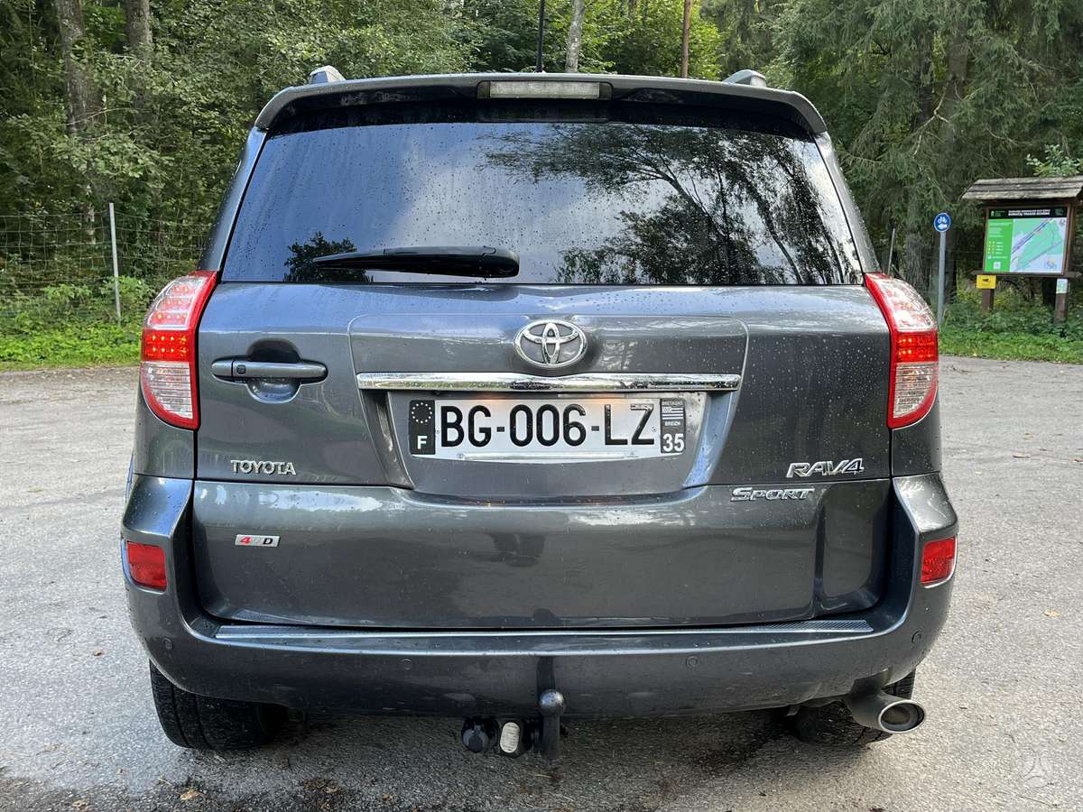 Toyota RAV4 - 8
