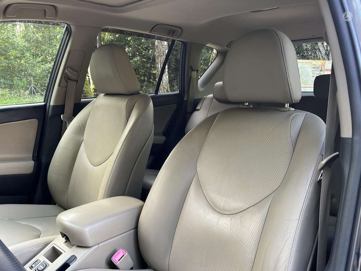 Toyota RAV4 - 10
