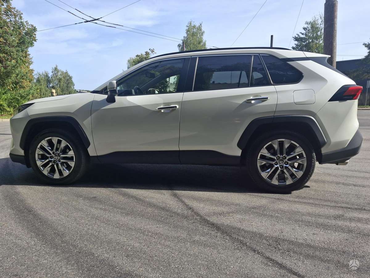 Toyota RAV4 - 1