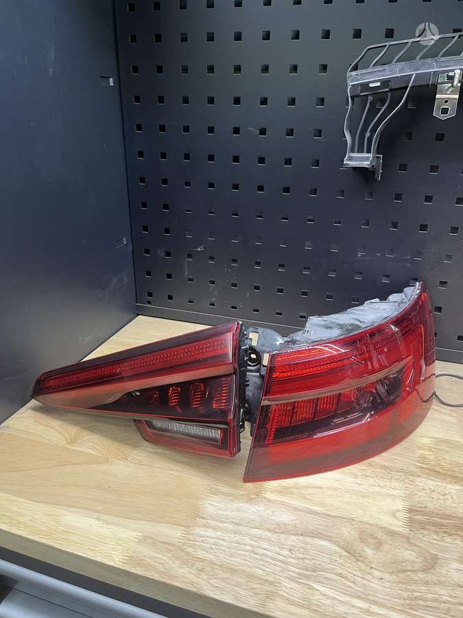 Audi A4, 8W5945092D 8W5945094A, фары
