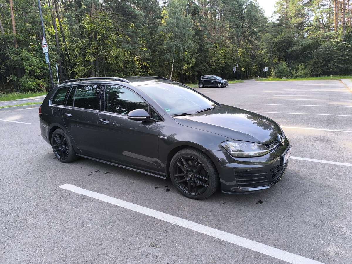 Volkswagen Golf - 8