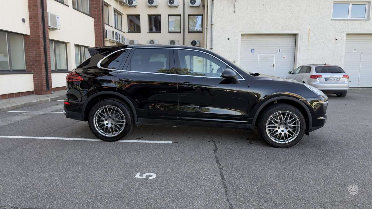 Porsche Cayenne - 4