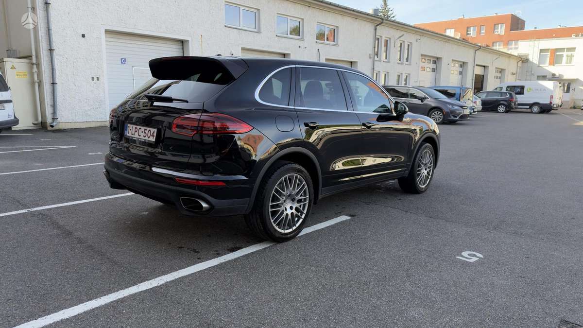 Porsche Cayenne - 5