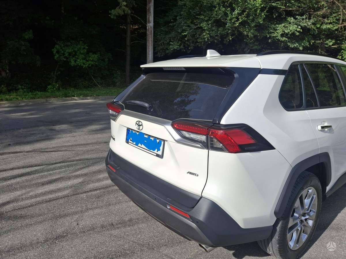 Toyota RAV4 - 6