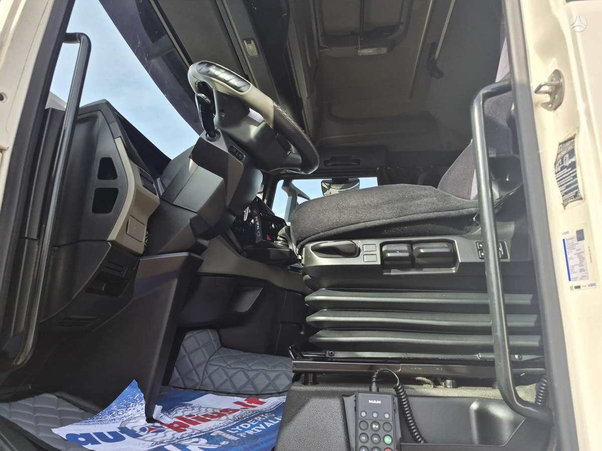 MAN TGX18.470, double sleeper