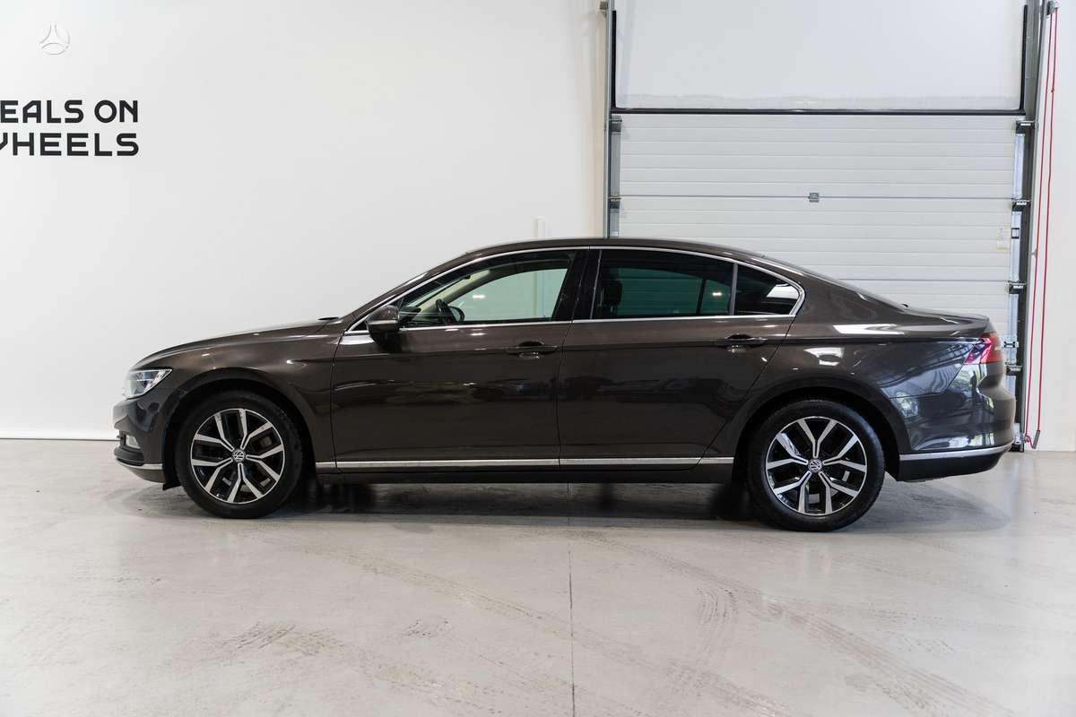 Volkswagen Passat - 4
