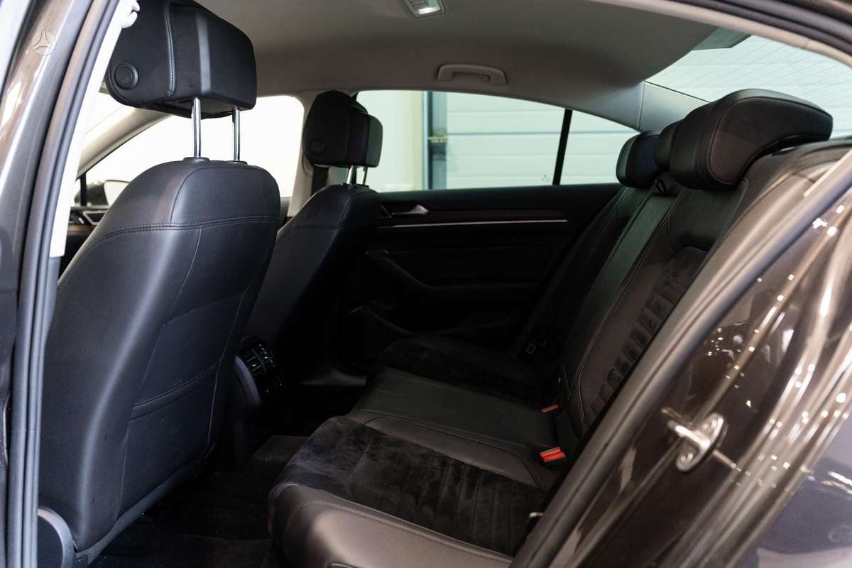 Volkswagen Passat - 12