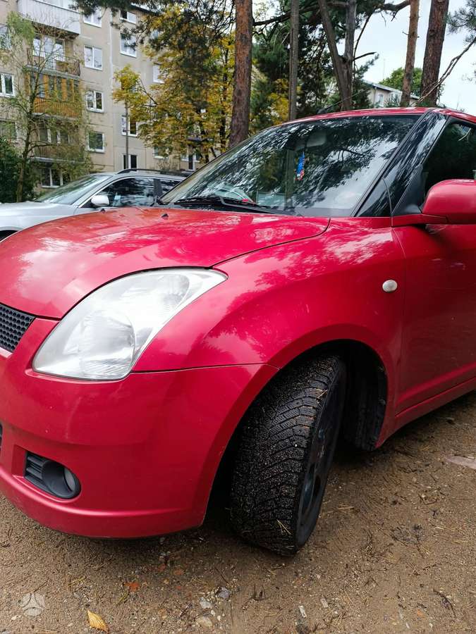 Suzuki Swift - 1