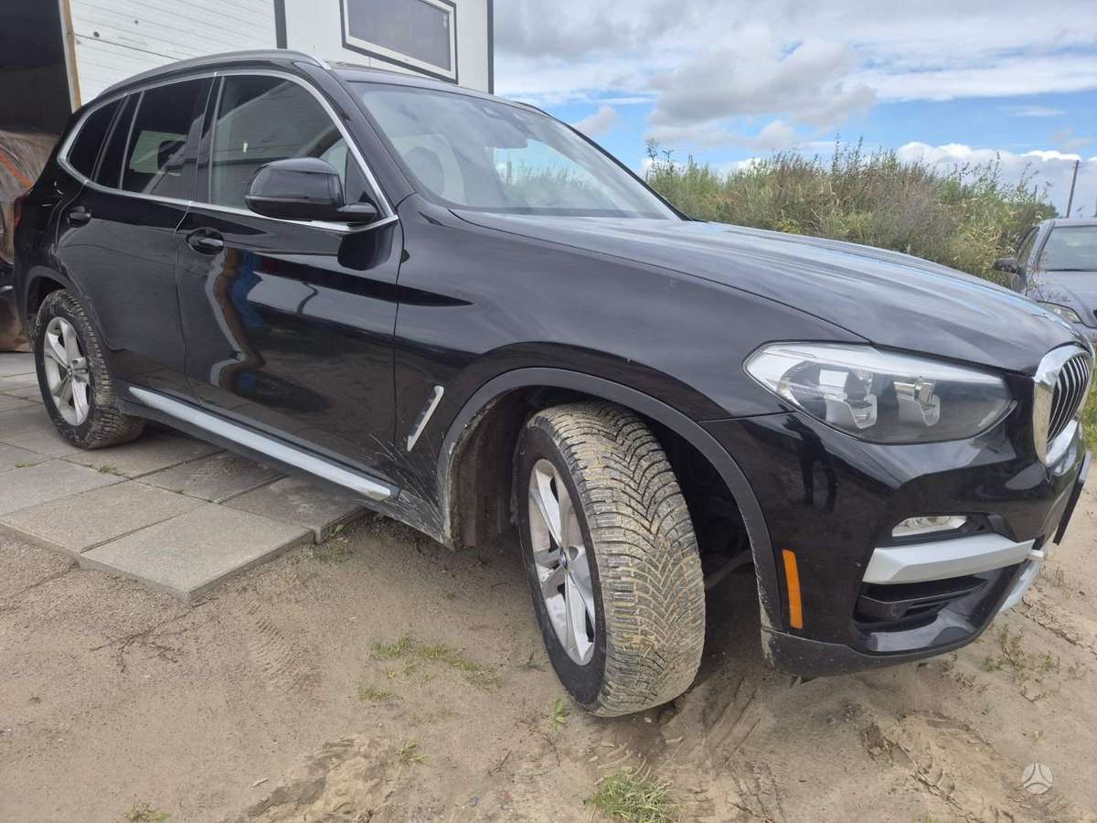 BMW X3, 2.0 l., Минивэн