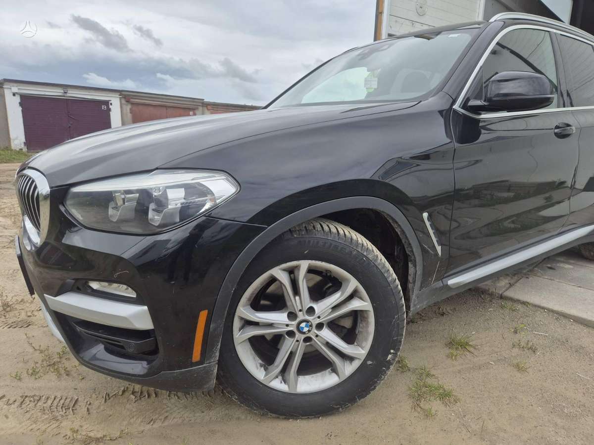 BMW X3, 2.0 l., Минивэн